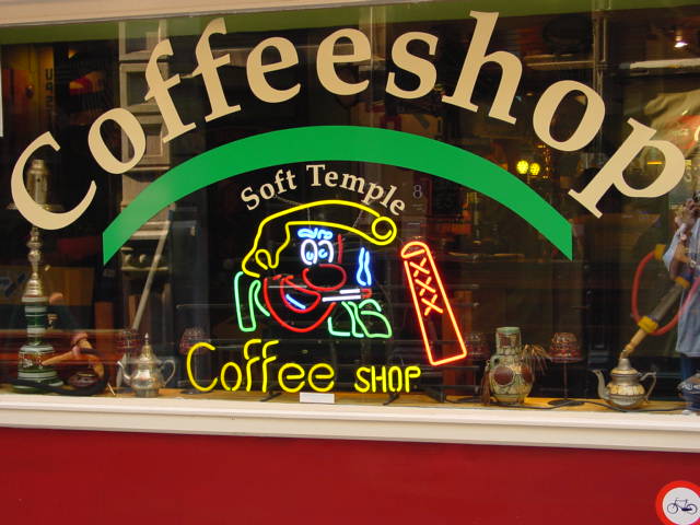 Les coffee shops equipes de wifi pour miser sur des jeux en ligne? Les coffee shops equipes de wifi pour miser sur des jeux en ligne?