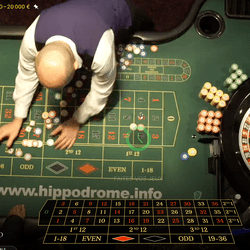 croupier a une table de roulette